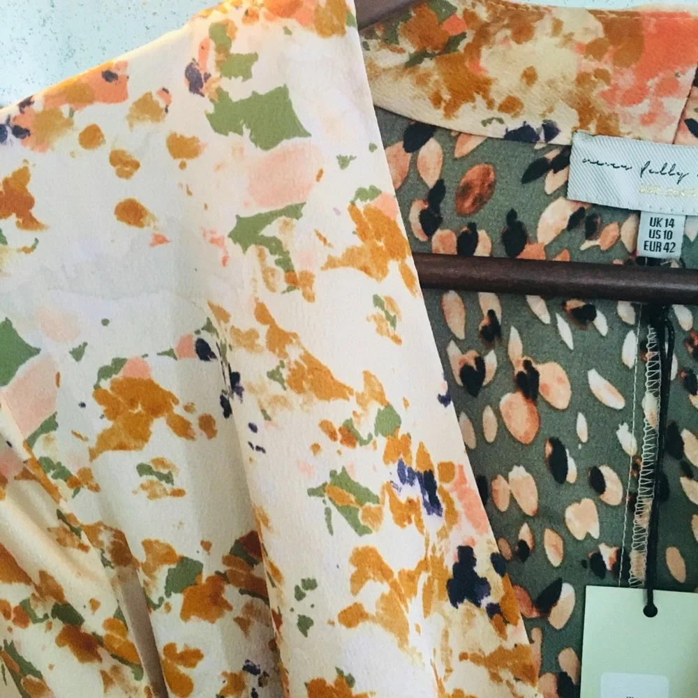 Print-Play Long Sleeve Dress - Picture 2 of 5